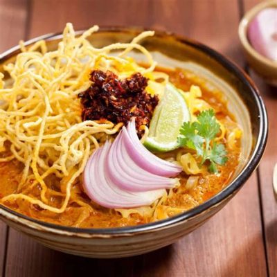  Khao Soi - Pikanta zupa curry z makaronem w aromatycznej panierce