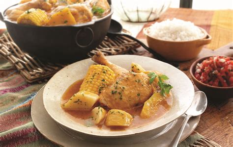  Sancocho de Gallina: Zupa z kurczakiem i warzywami, która rozgrzewa duszę niczym kolumbijskie słońce!